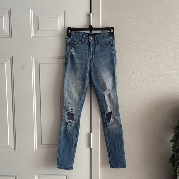 Hollister Denim - Hollister High Rise Super Skinny Crop | Size 00R